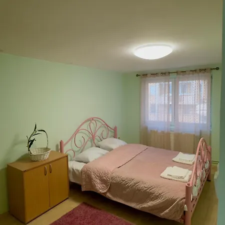 Car アパート クラグイェヴァツ